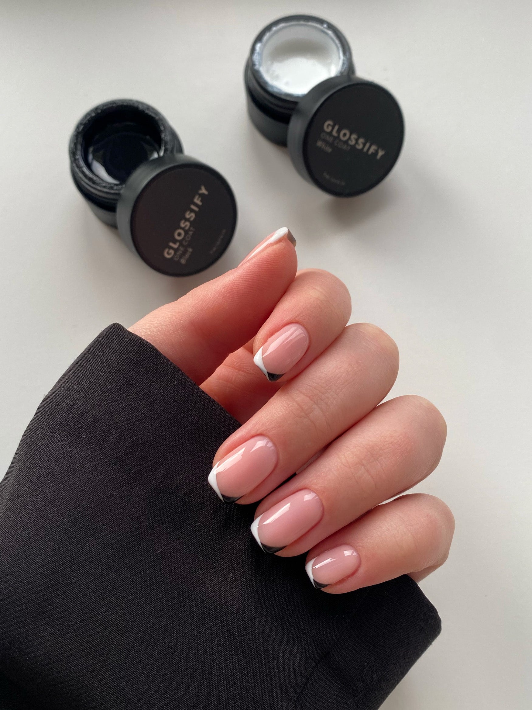 ACHIEVING THE PERFECT MONOCHROME FRENCH TIP